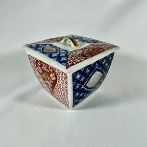 Vintage, Handcrafted, Chinese Porcelain Trinket Box in Ming Blue and Red Designs
